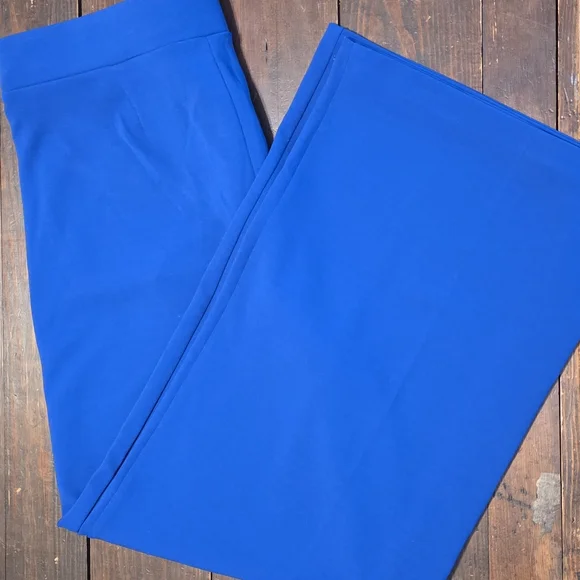 Elegant Women's Wide Leg Pants in Royal Blue - Picture 2 of 6